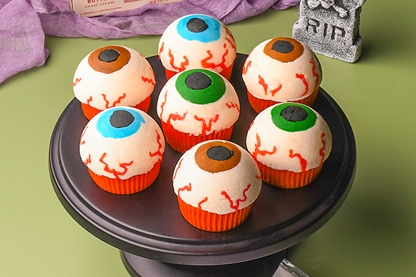 Eyeball Cupcakes